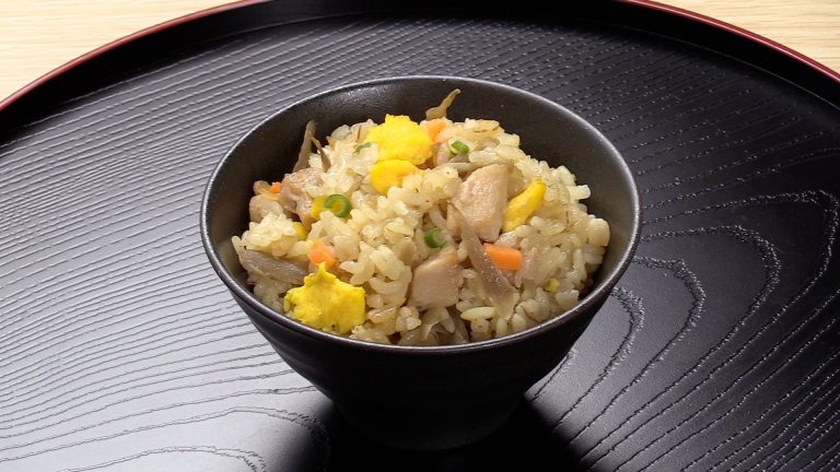 【手軽に家庭で作れる介護食】鶏とごぼうの炊き込みご飯｜訪問歯科ネット